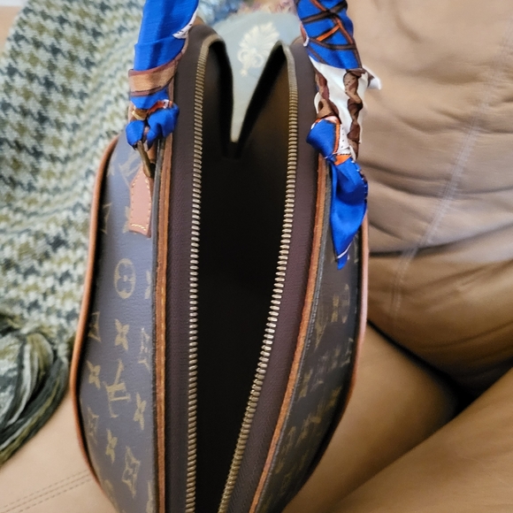 Louis Vuitton Monogram Elipse PM Handbag - Picture 5 of 16